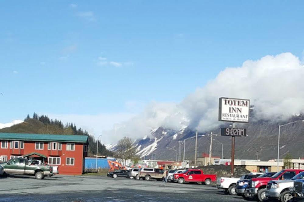 Totem Hotel And Suites Valdez Exteriör bild